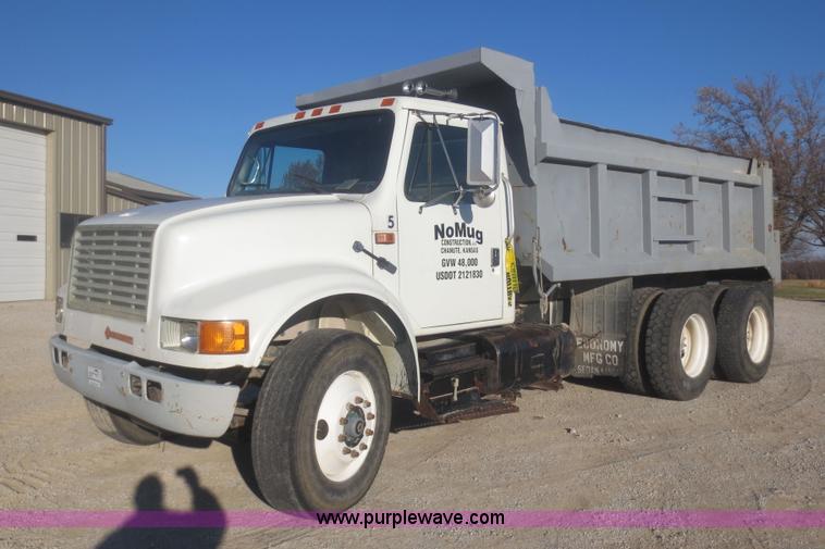image for item I2161 1991 International 4900 dump truck