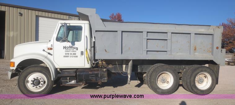 image for item I2161 1991 International 4900 dump truck
