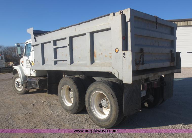 image for item I2161 1991 International 4900 dump truck
