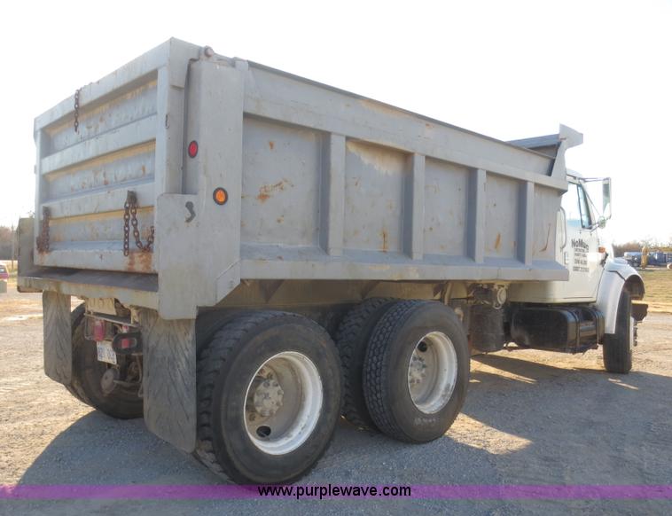 image for item I2161 1991 International 4900 dump truck
