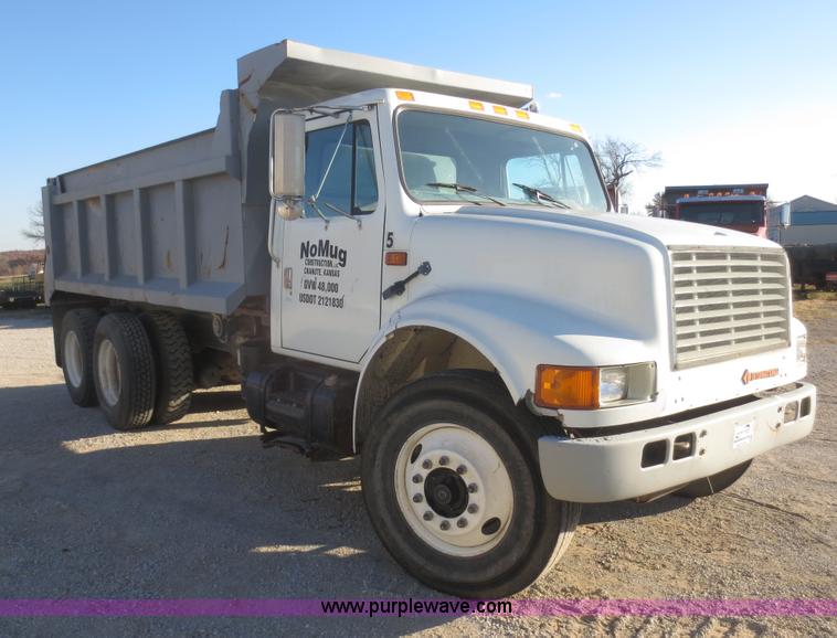 image for item I2161 1991 International 4900 dump truck