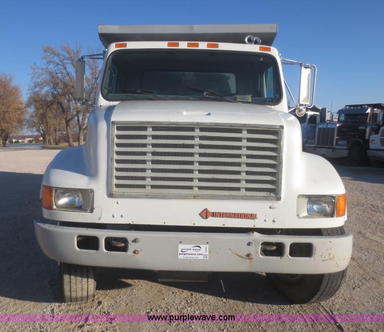 image for item I2161 1991 International 4900 dump truck