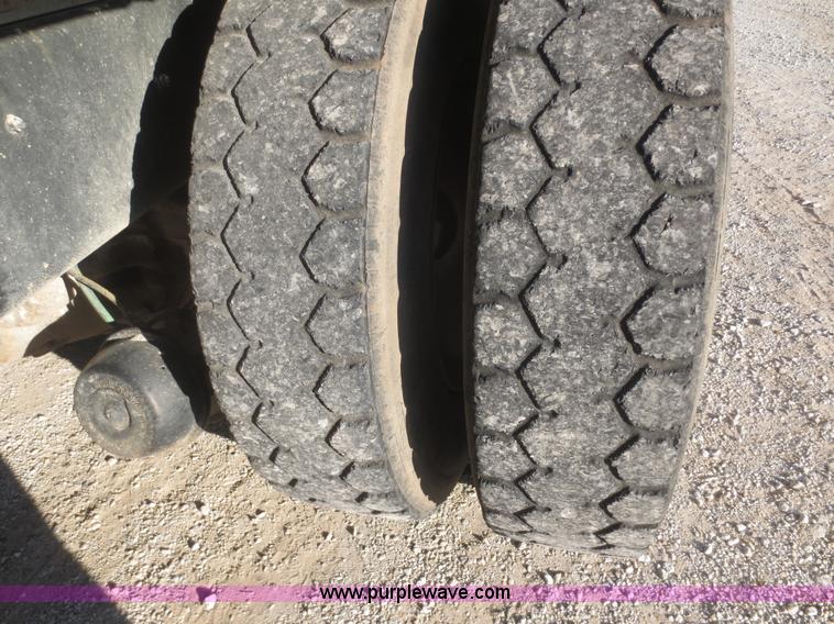 image for item I2161 1991 International 4900 dump truck