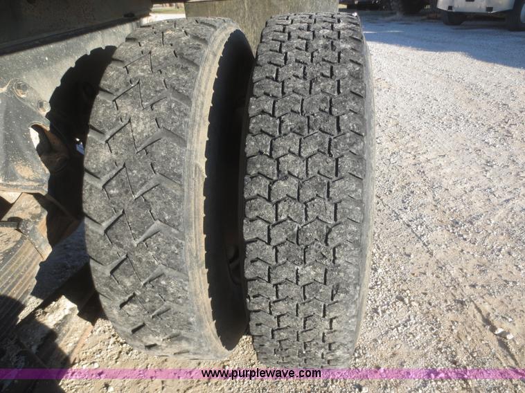 image for item I2161 1991 International 4900 dump truck