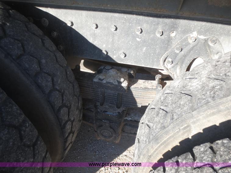 image for item I2161 1991 International 4900 dump truck