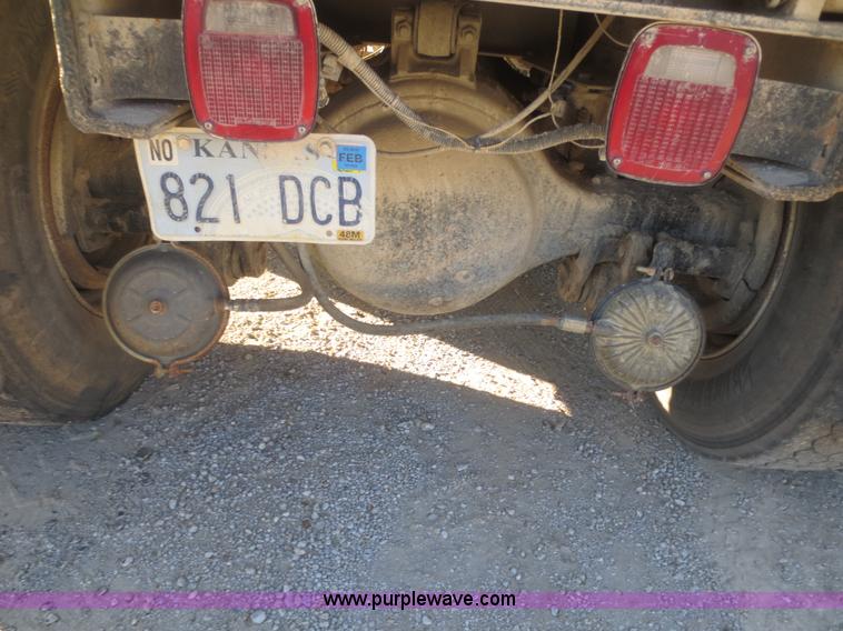 image for item I2161 1991 International 4900 dump truck