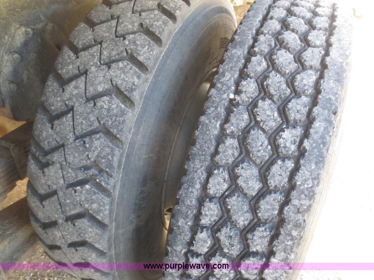 image for item I2161 1991 International 4900 dump truck