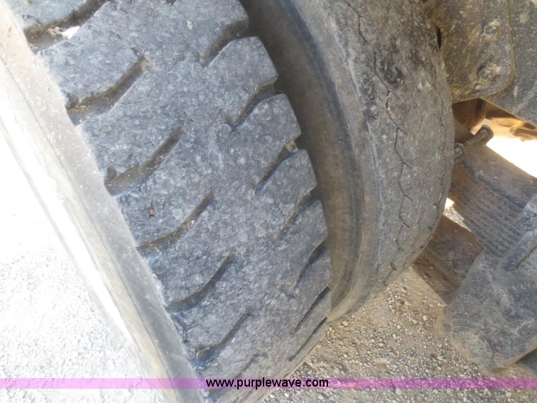 image for item I2161 1991 International 4900 dump truck