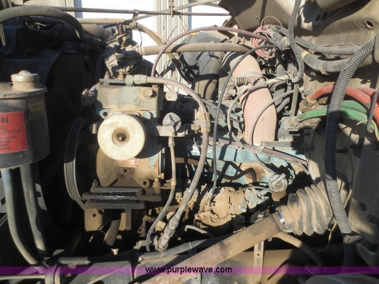 image for item I2161 1991 International 4900 dump truck