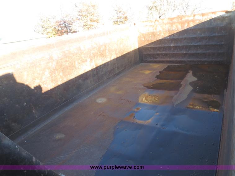 image for item I2161 1991 International 4900 dump truck