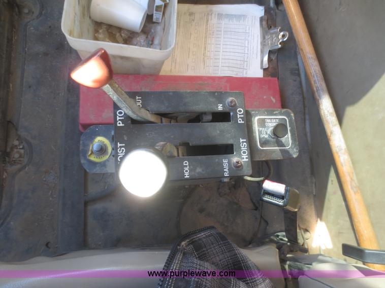 image for item I2161 1991 International 4900 dump truck