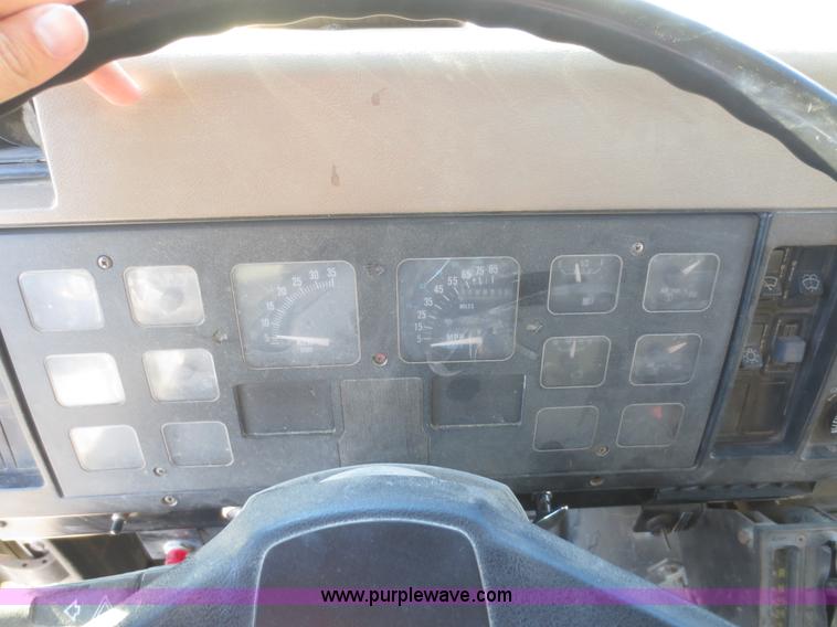 image for item I2161 1991 International 4900 dump truck