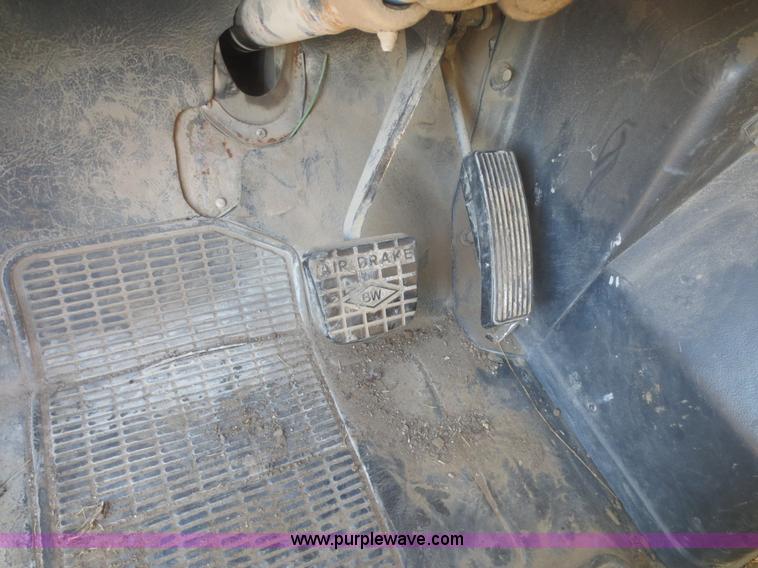 image for item I2161 1991 International 4900 dump truck