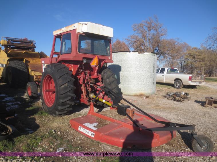 image for item I2164 1972 International Farmall 1066 tractor
