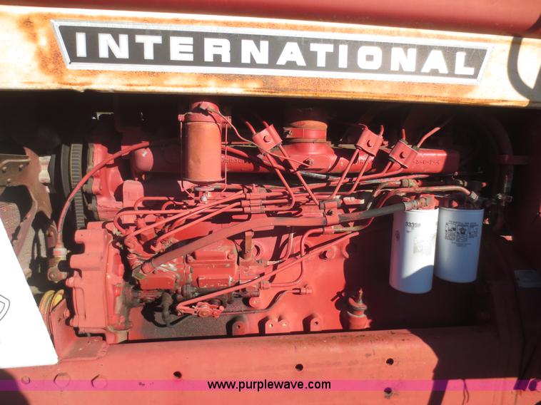 image for item I2164 1972 International Farmall 1066 tractor