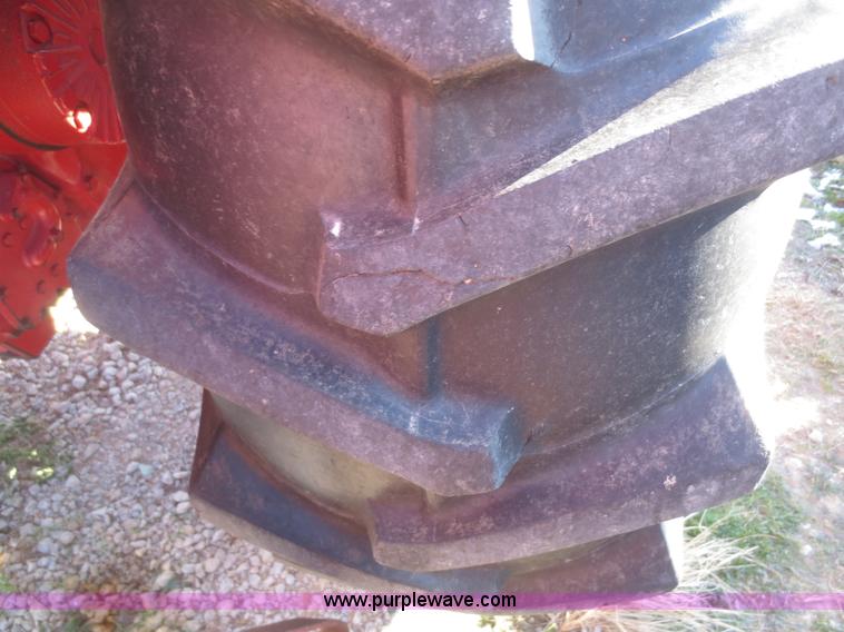 image for item I2164 1972 International Farmall 1066 tractor