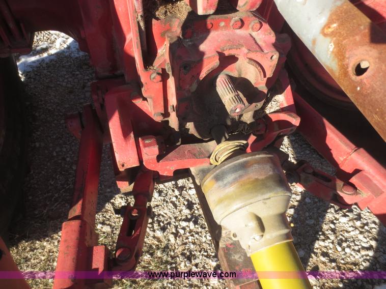 image for item I2164 1972 International Farmall 1066 tractor