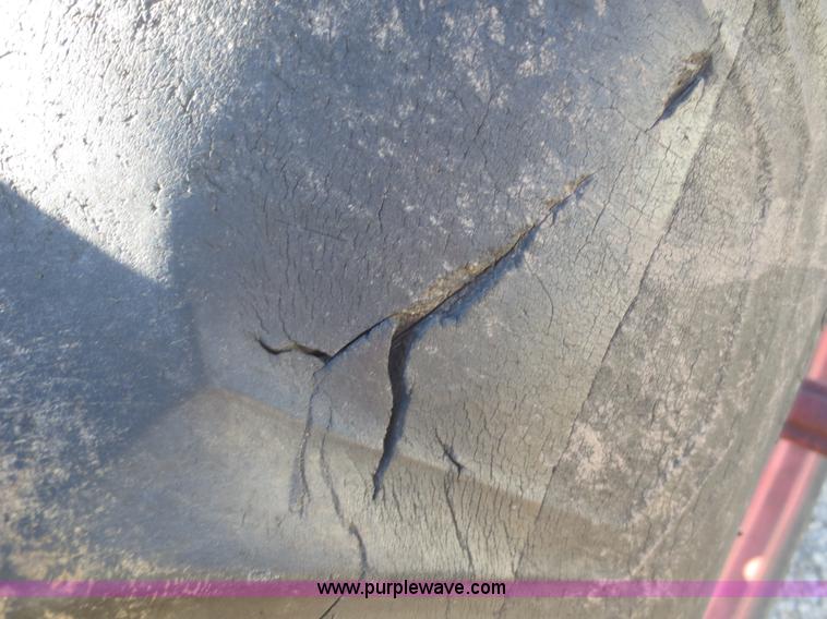 image for item I2164 1972 International Farmall 1066 tractor