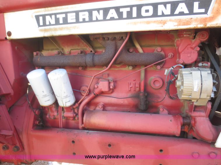image for item I2164 1972 International Farmall 1066 tractor