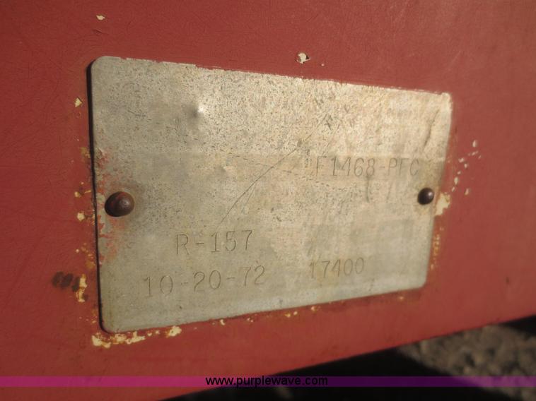 image for item I2164 1972 International Farmall 1066 tractor