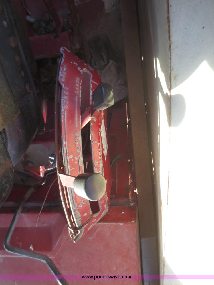 image for item I2164 1972 International Farmall 1066 tractor