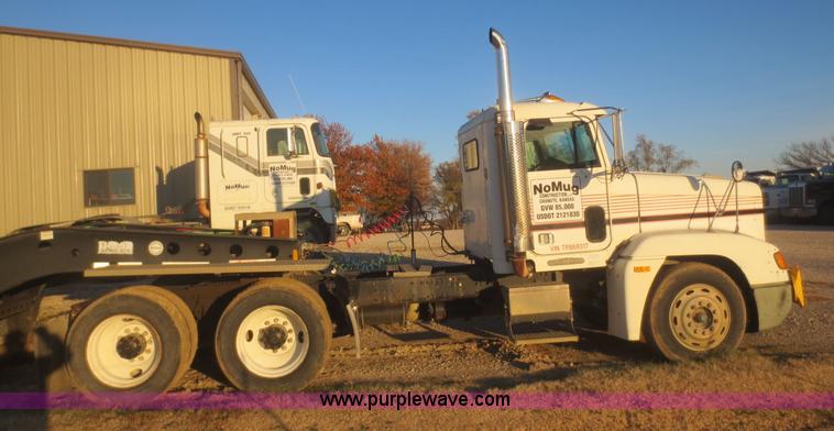 image for item I2168 1996 Freightliner FLD semi truck