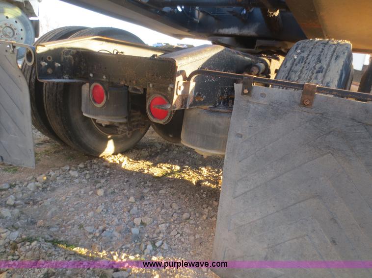 image for item I2168 1996 Freightliner FLD semi truck