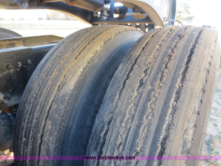 image for item I2168 1996 Freightliner FLD semi truck