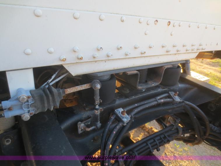 image for item I2168 1996 Freightliner FLD semi truck