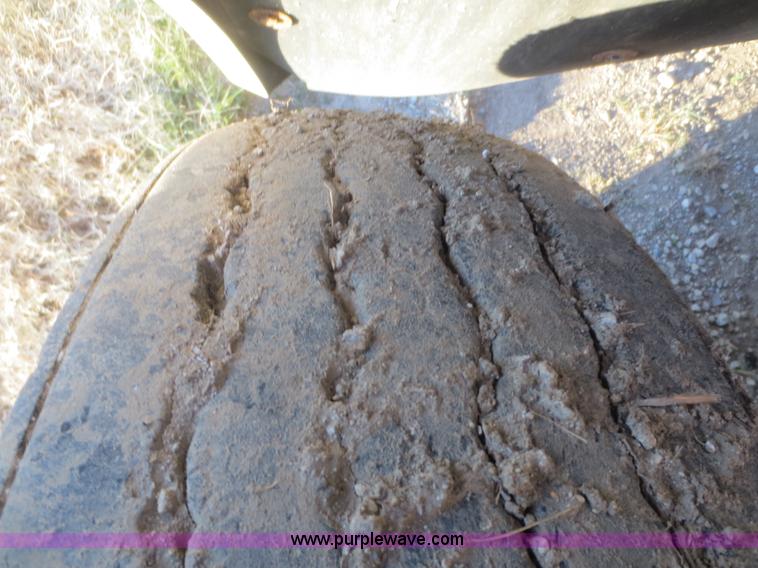 image for item I2168 1996 Freightliner FLD semi truck