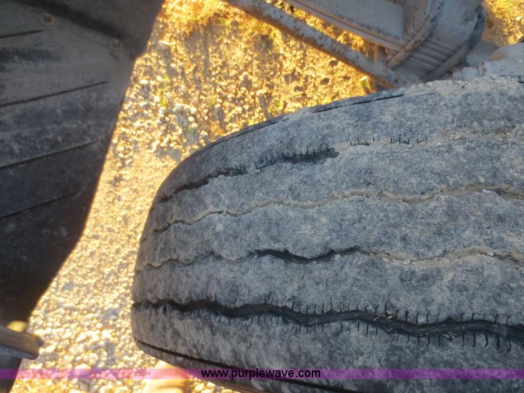 image for item I2168 1996 Freightliner FLD semi truck