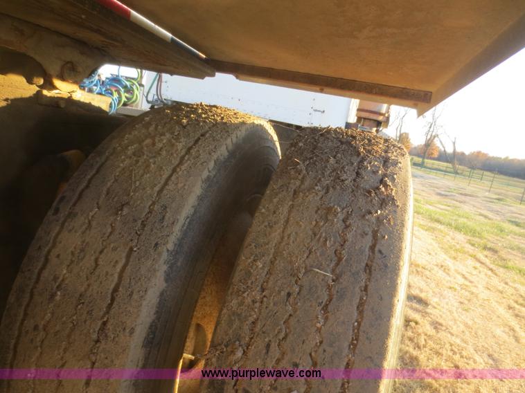 image for item I2168 1996 Freightliner FLD semi truck