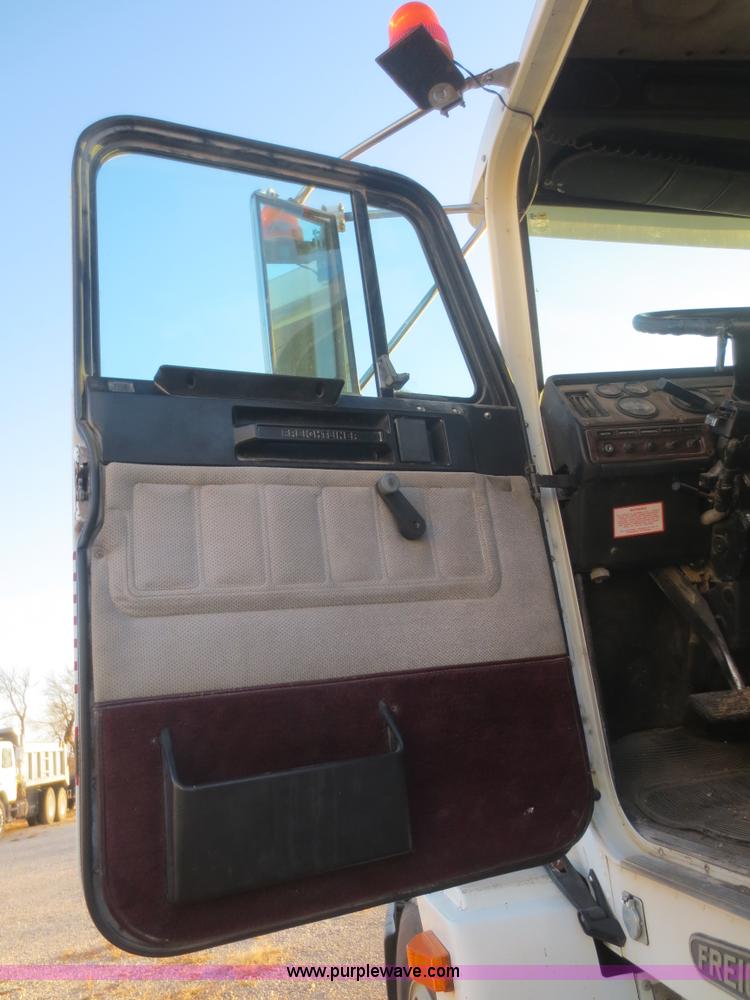 image for item I2168 1996 Freightliner FLD semi truck