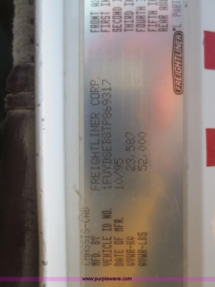 image for item I2168 1996 Freightliner FLD semi truck