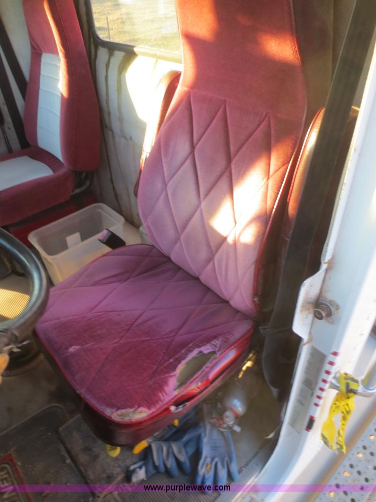 image for item I2168 1996 Freightliner FLD semi truck