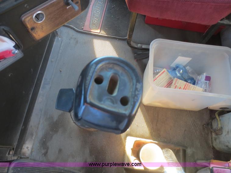 image for item I2168 1996 Freightliner FLD semi truck