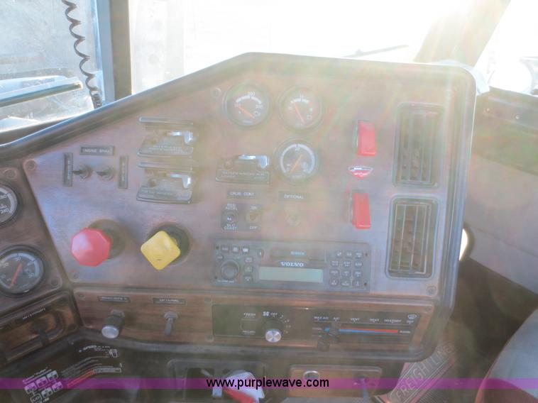 image for item I2168 1996 Freightliner FLD semi truck
