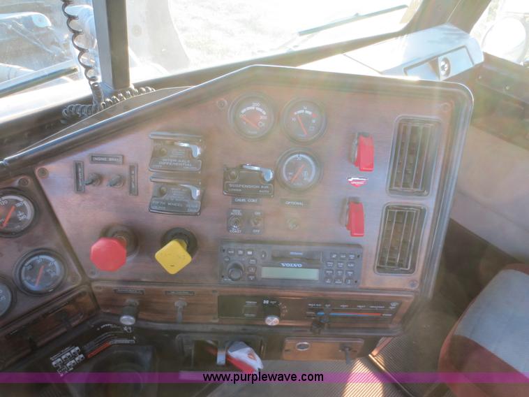 image for item I2168 1996 Freightliner FLD semi truck