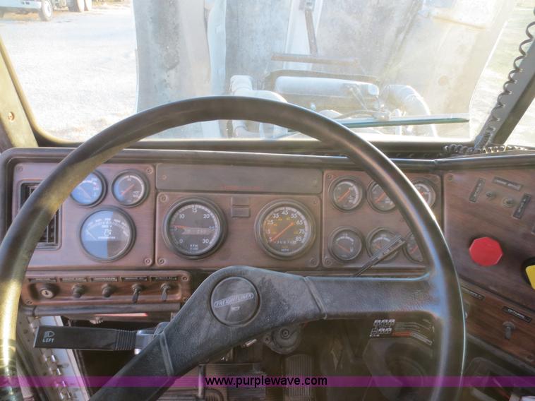 image for item I2168 1996 Freightliner FLD semi truck
