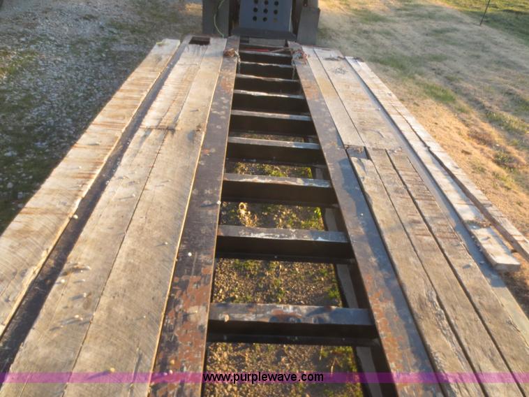 image for item I2169 1999 Fontaine Ram 50 lowboy trailer