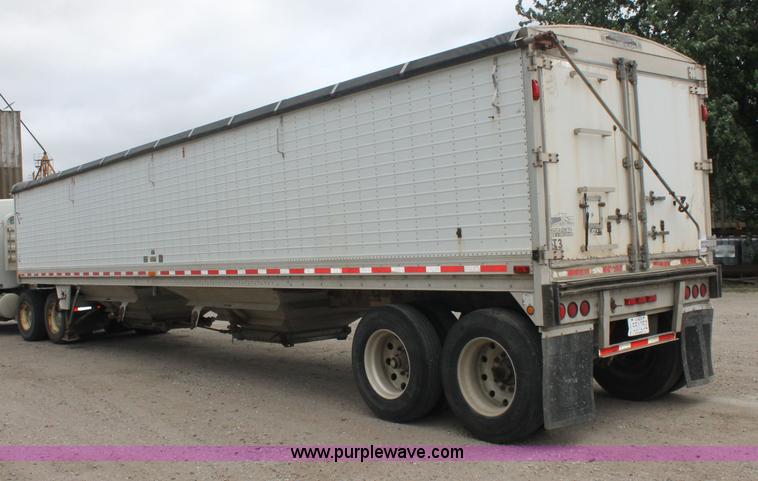 image for item AJ9346 2001 Wilson DWH-400 hopper grain trailer