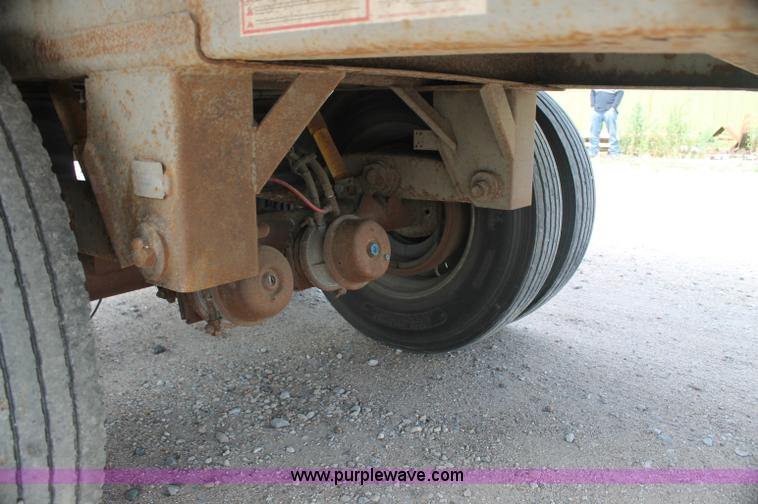 image for item AJ9346 2001 Wilson DWH-400 hopper grain trailer