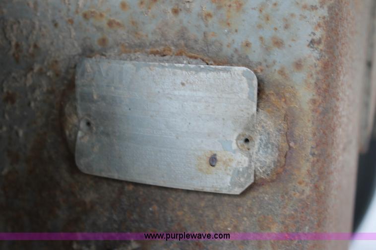 image for item AJ9346 2001 Wilson DWH-400 hopper grain trailer