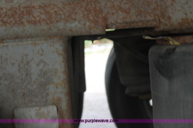 image for item AJ9346 2001 Wilson DWH-400 hopper grain trailer