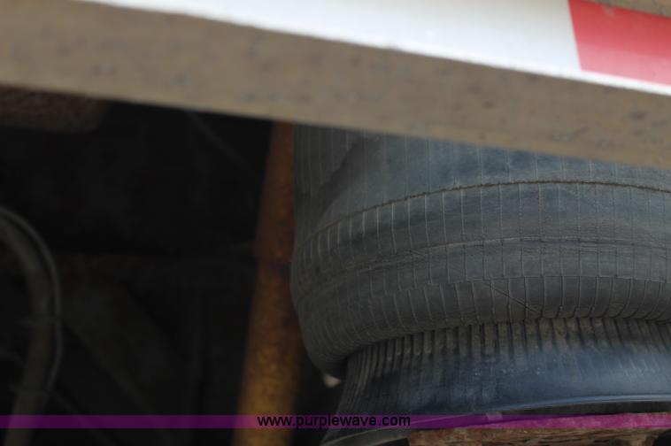 image for item AJ9346 2001 Wilson DWH-400 hopper grain trailer