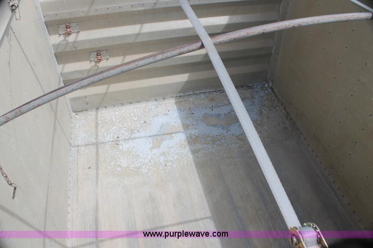 image for item AJ9346 2001 Wilson DWH-400 hopper grain trailer