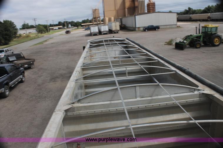 image for item AJ9346 2001 Wilson DWH-400 hopper grain trailer