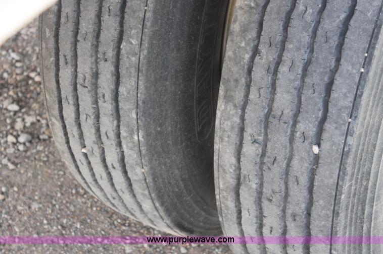 image for item AJ9346 2001 Wilson DWH-400 hopper grain trailer