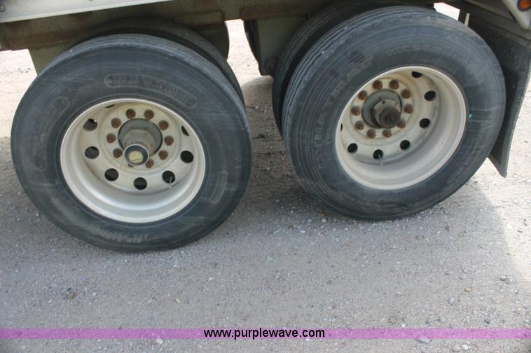 image for item AJ9346 2001 Wilson DWH-400 hopper grain trailer