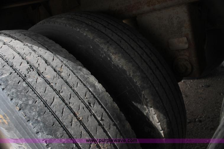 image for item AJ9346 2001 Wilson DWH-400 hopper grain trailer